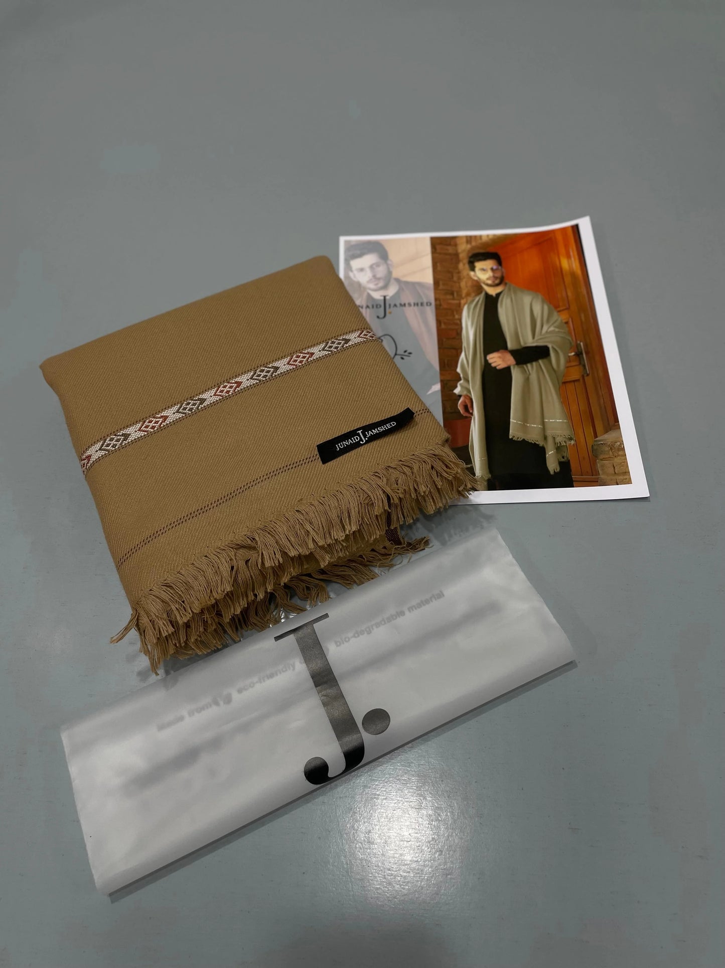 J. PREMIUM WHOOL SHAWL - Camel